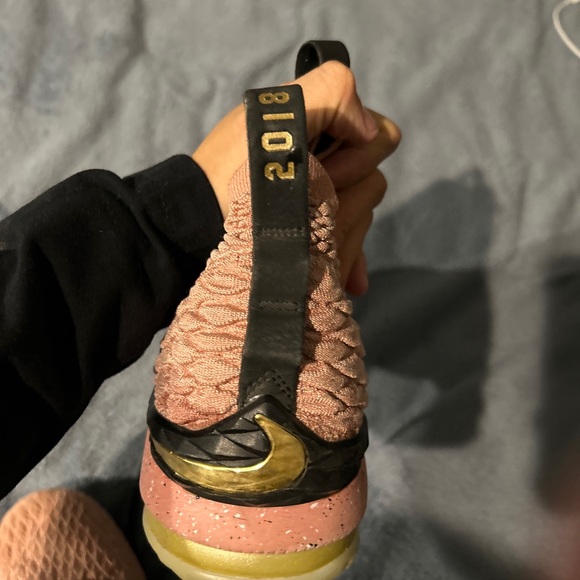 Lebron 15 Hollywood “Rust Pink” Limited Edition
